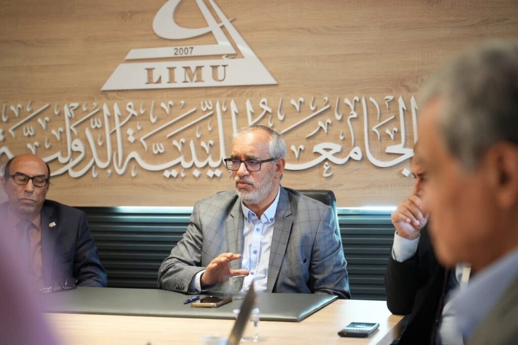 University President Meets with Graduate Studies Agency in Expanded Meeting